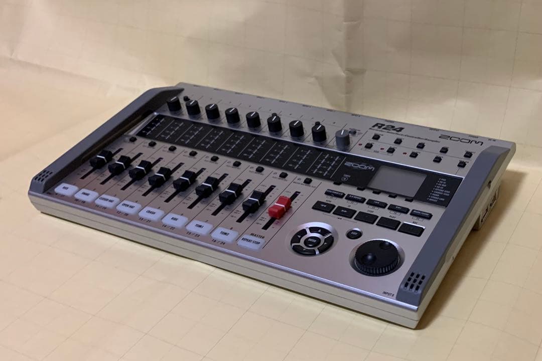 ZOOM R24 マルチトラックレコーダー