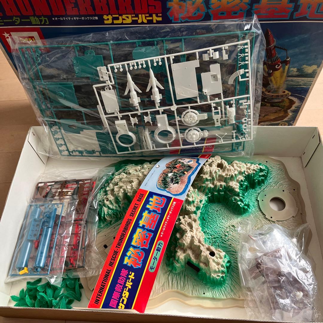 サンダーバード秘密基地プラモデル〜 THUNDERBIRDS