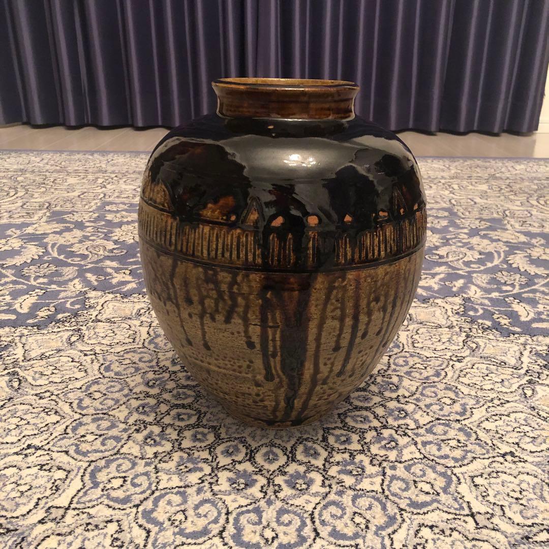 究極の古美術◼️蔵から黒飴のような美しい雰囲気の良い飴色の花瓶、壺が出てきました。