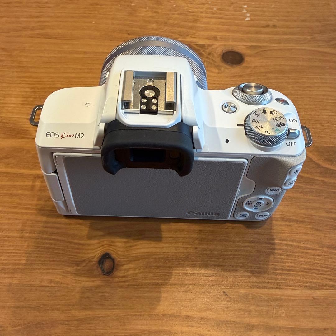 【美品】Canon キャノンEOS Kiss M2 ダブルズームキット　ホワイト