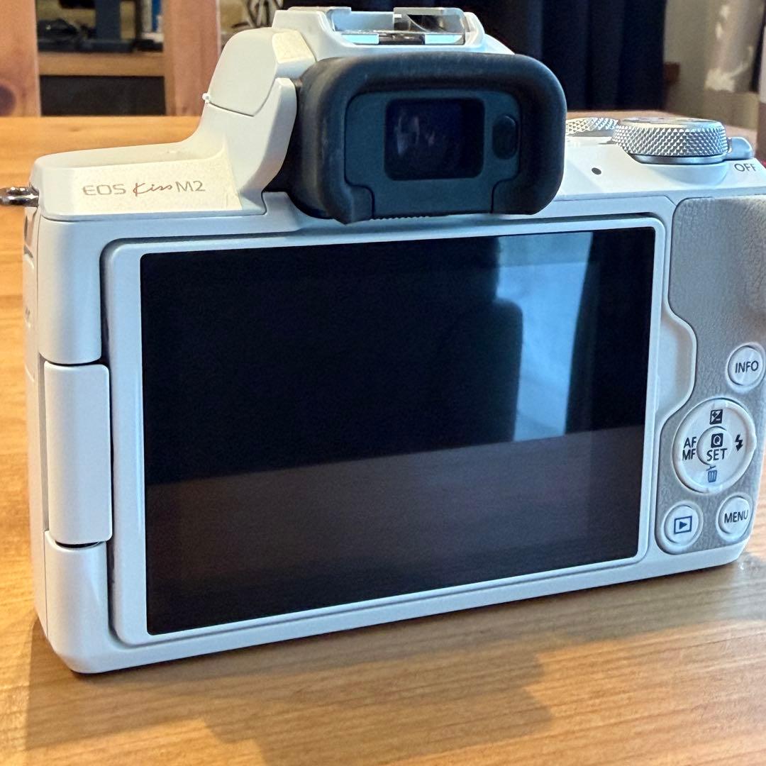 【美品】Canon キャノンEOS Kiss M2 ダブルズームキット　ホワイト