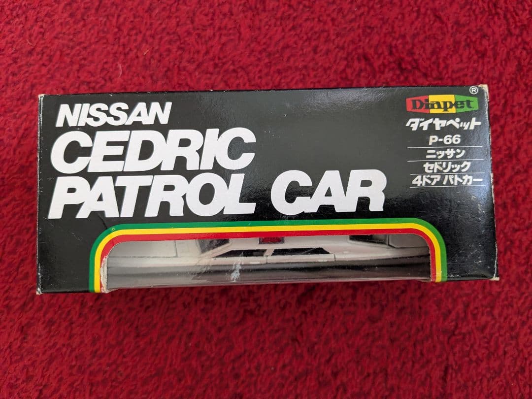 ニッサンセドリック4ドアパトカー