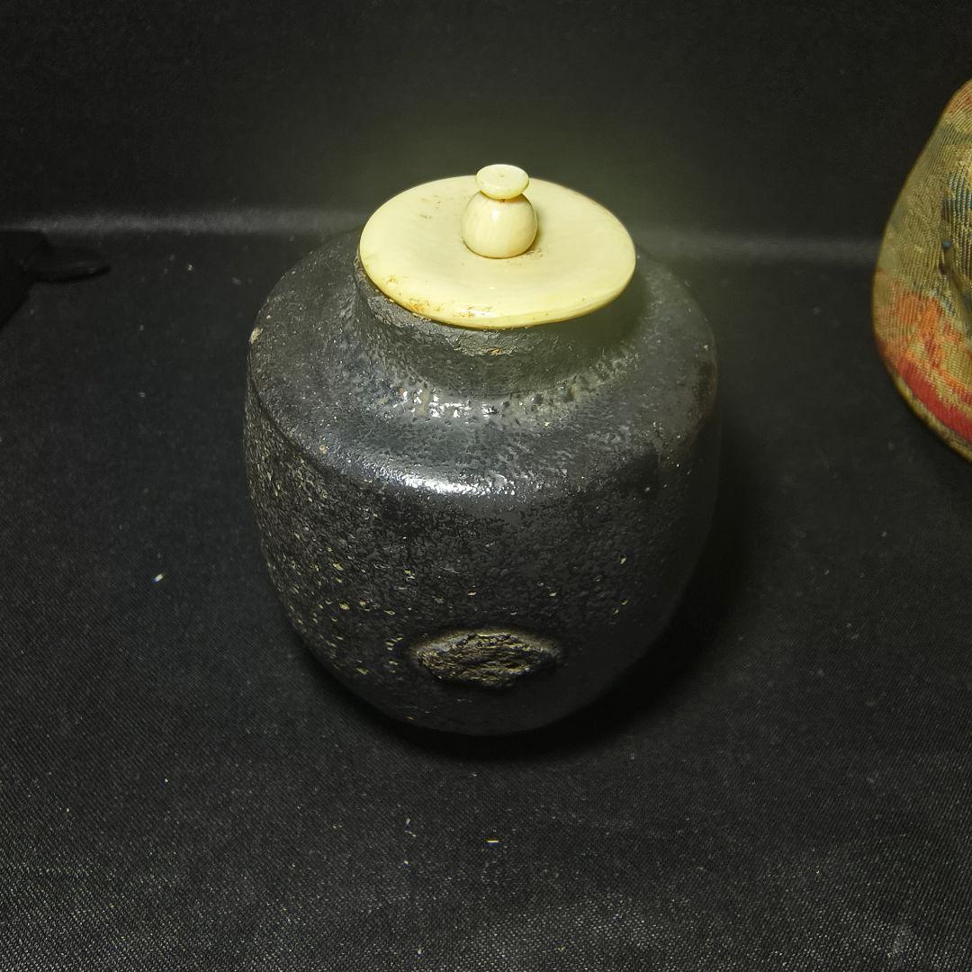 茶道具 肩衝茶入 古伊賀焼 黒釉自然素材蓋 西陣織仕覆 桐箱 江戸骨董古美術珍品