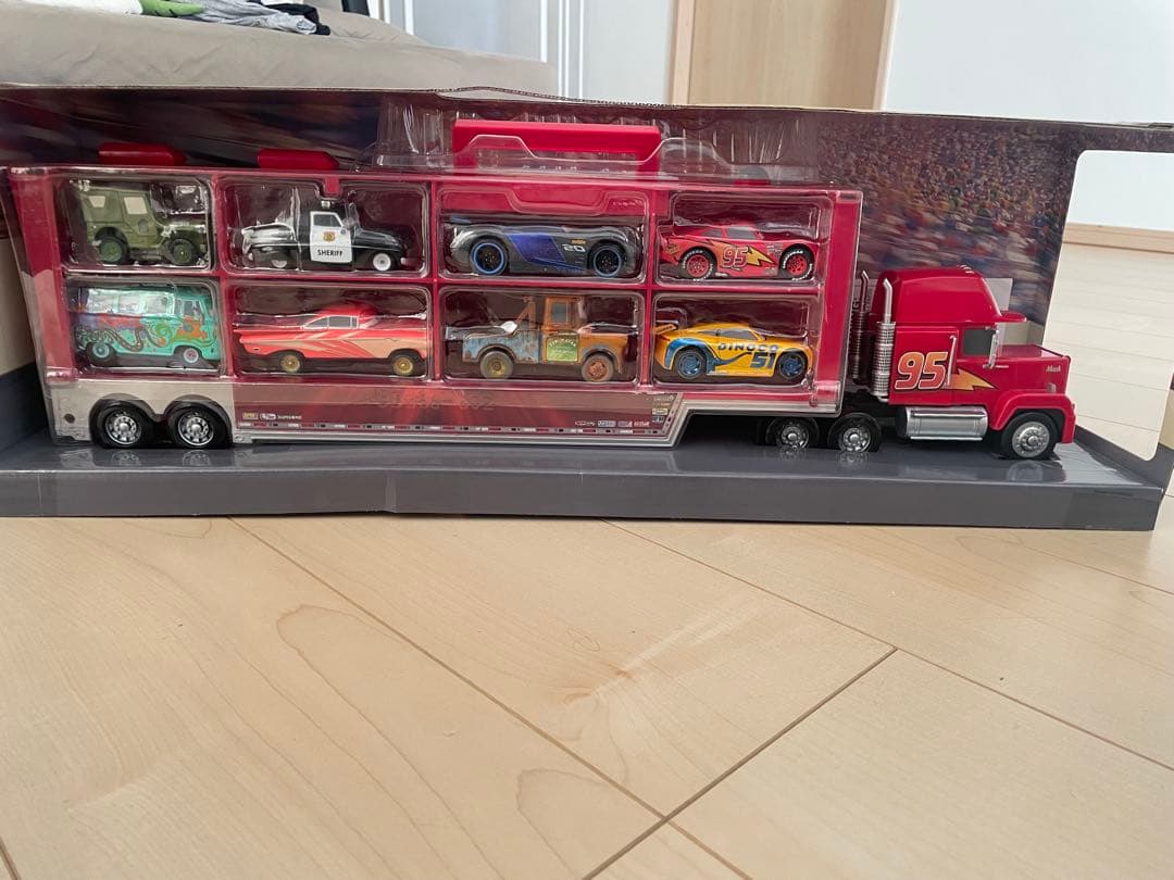 ミニカー MACK HAULER DISNEY