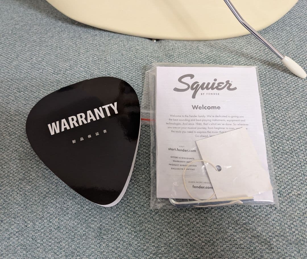 新同　Squier J Mascis Jazzmaster