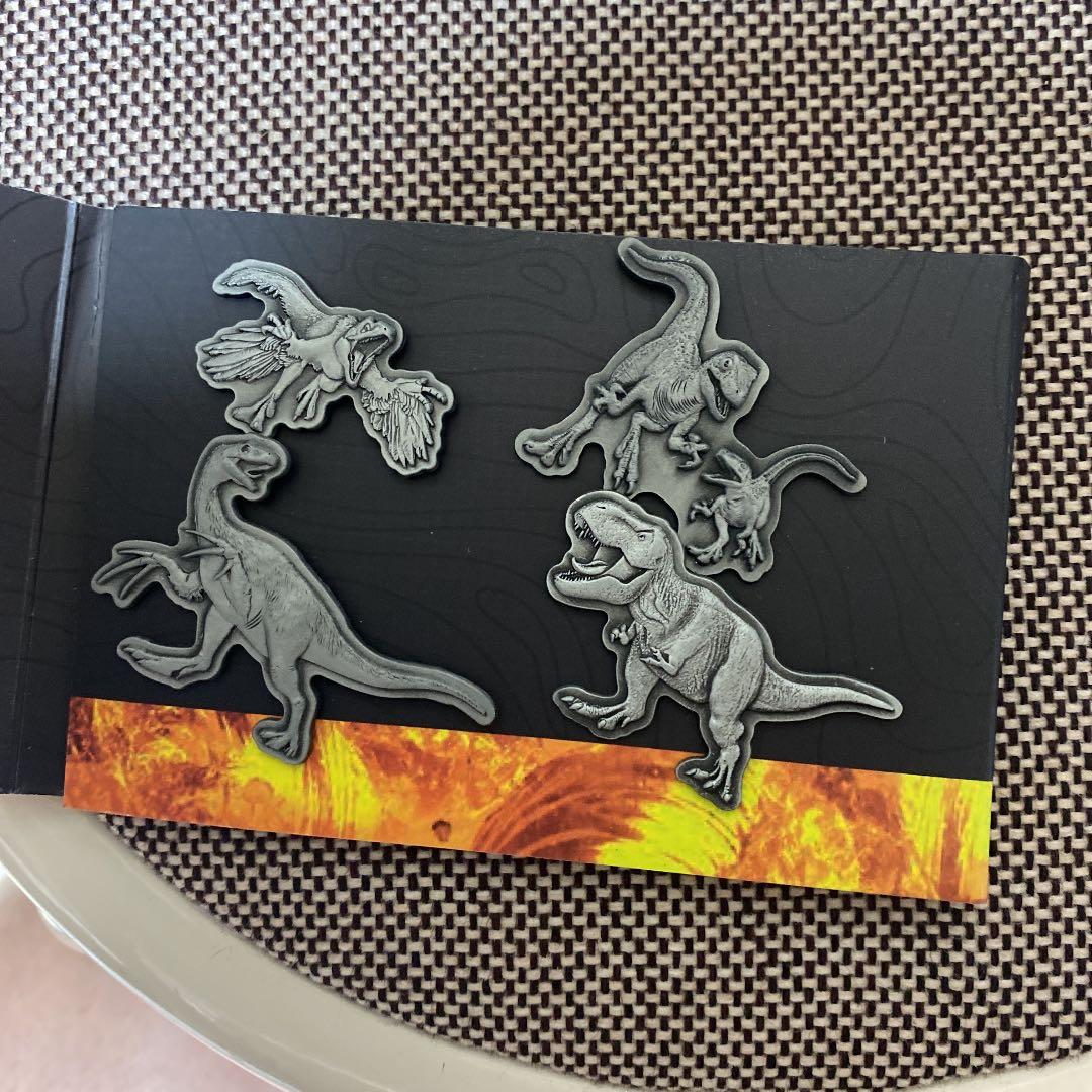 ジュラシックワールド限定ピンバッチ