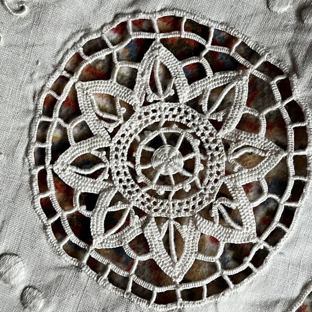 ヨーロピアン　ヴィンテージ　レース+刺繍テーブルクロス