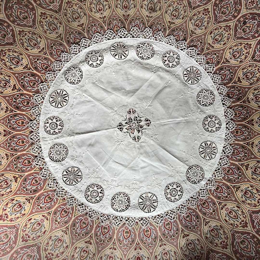 ヨーロピアン　ヴィンテージ　レース+刺繍テーブルクロス