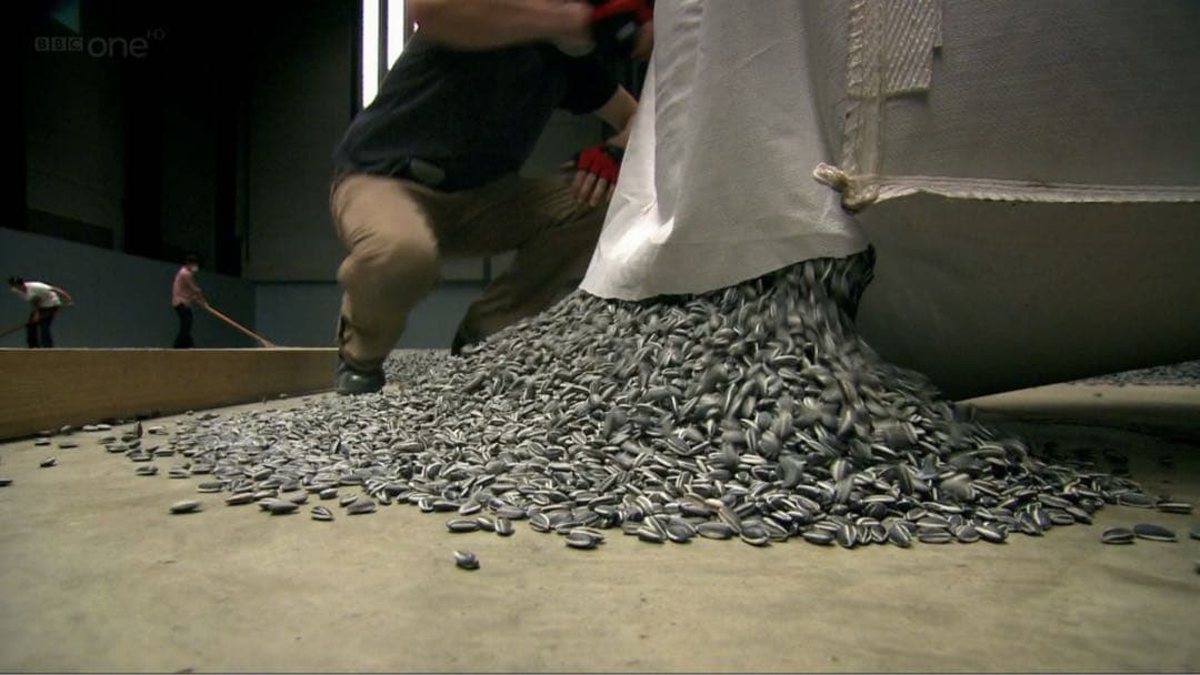 中国で有名な芸術家艾未未(Ai WeiWei)の芸術品——陶器のひまわりの種