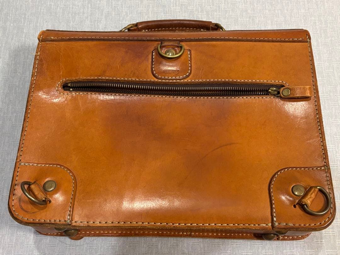 HERZ クラシックな2本ベルト・2wayブリーフケース