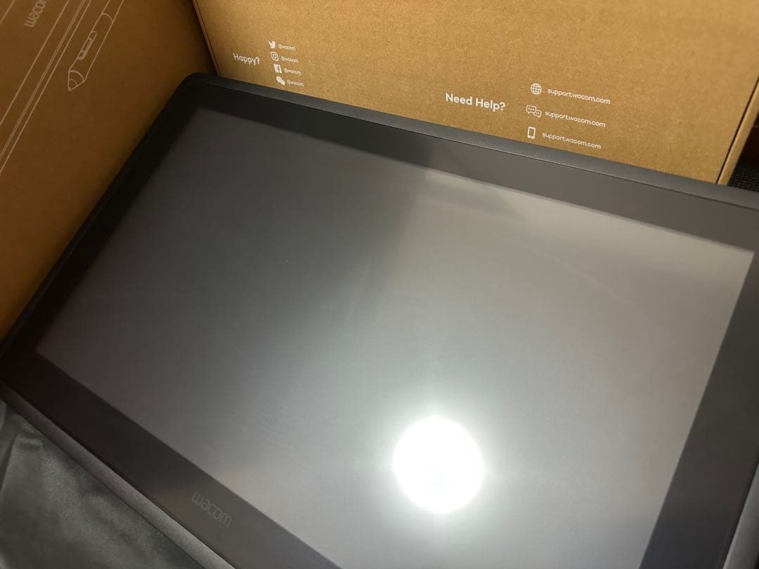 【美品・動作確認済】Wacom Cintiq 22 FHD箱付き1〜2日で発送！