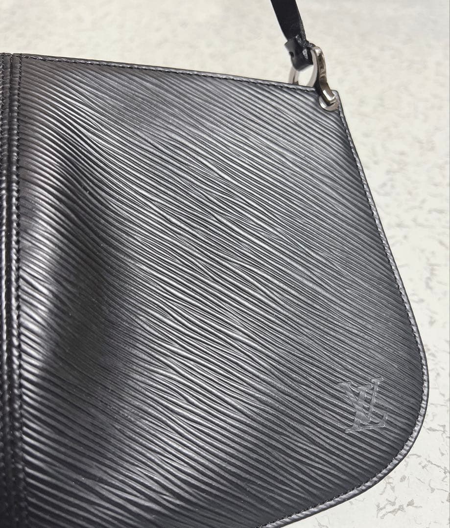 Louis Viutton エピ バッグ 黒