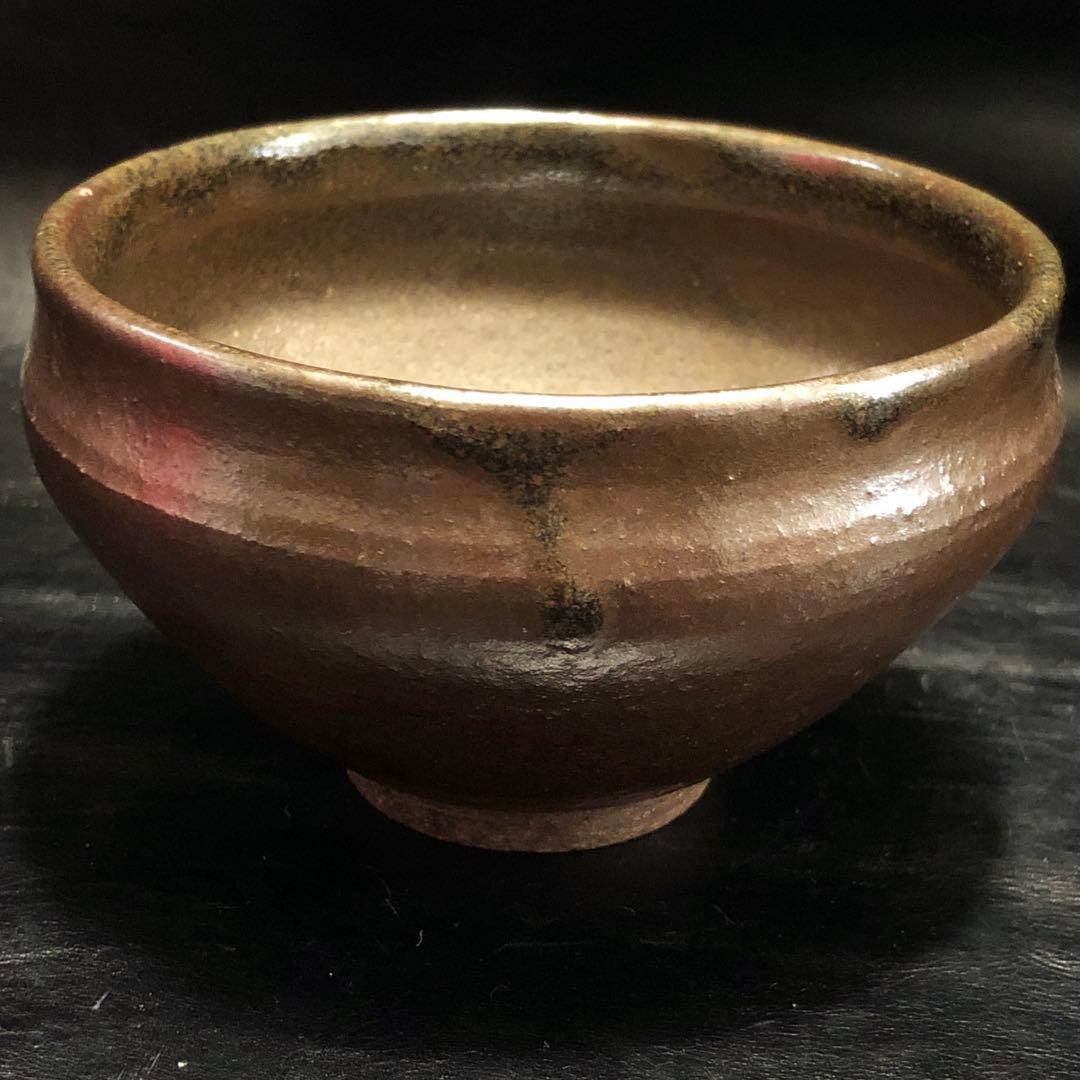 美しい古美術◆蔵から釉薬の垂れがある焦げ茶色の抹茶茶碗が出て来ました。