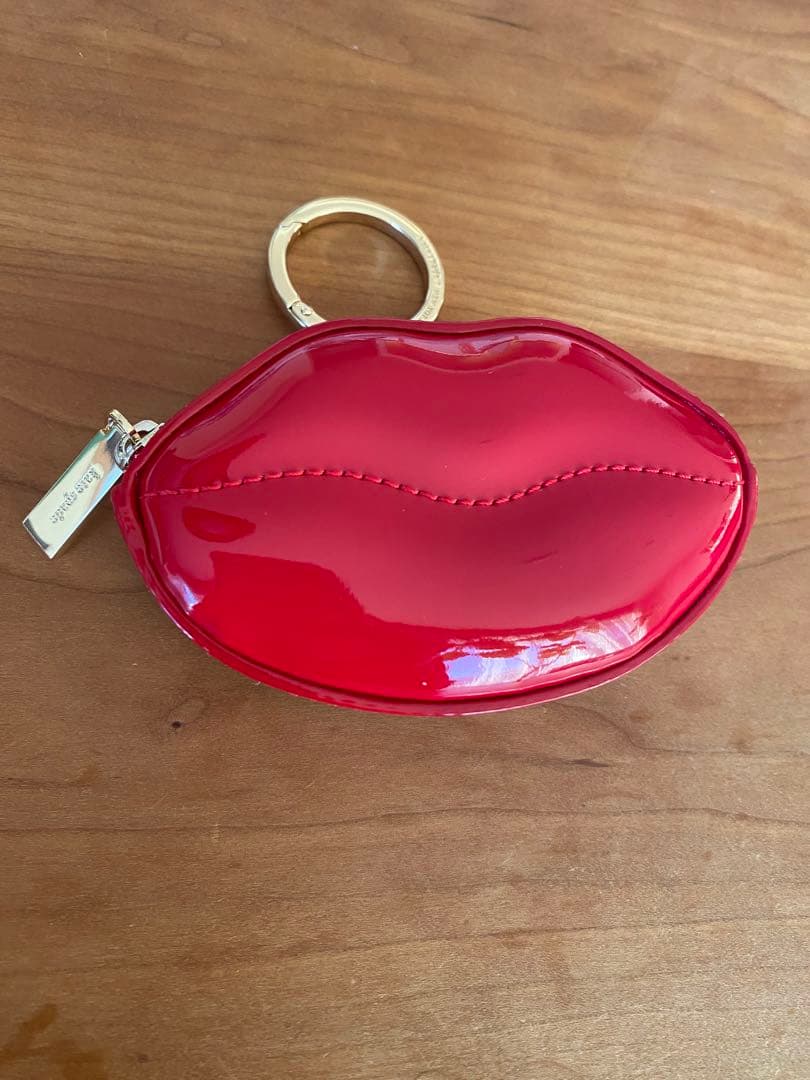 ケイトスペード　キーチャーム　唇　リップ