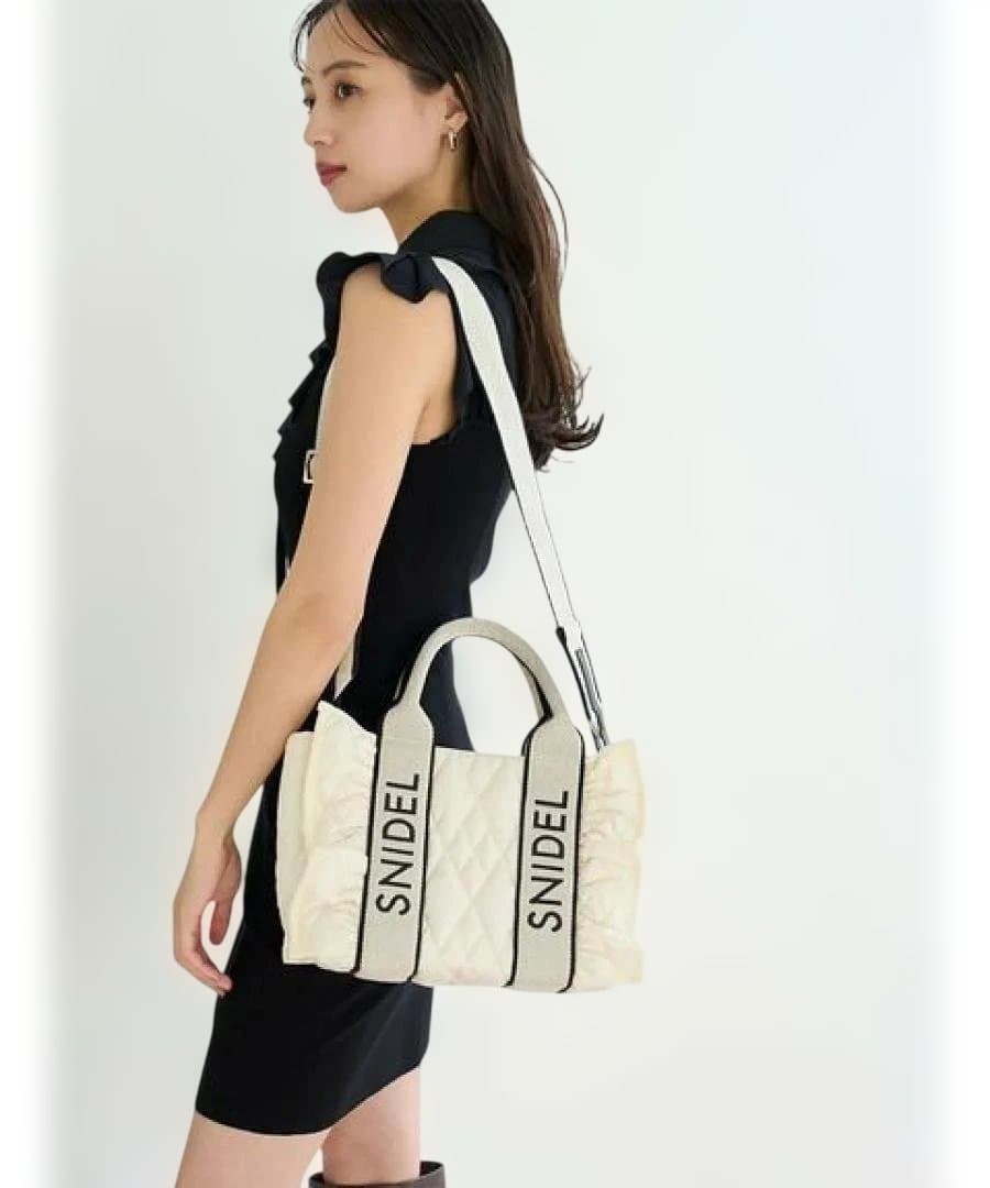 SNIDEL フリルキルティングロゴバッグ