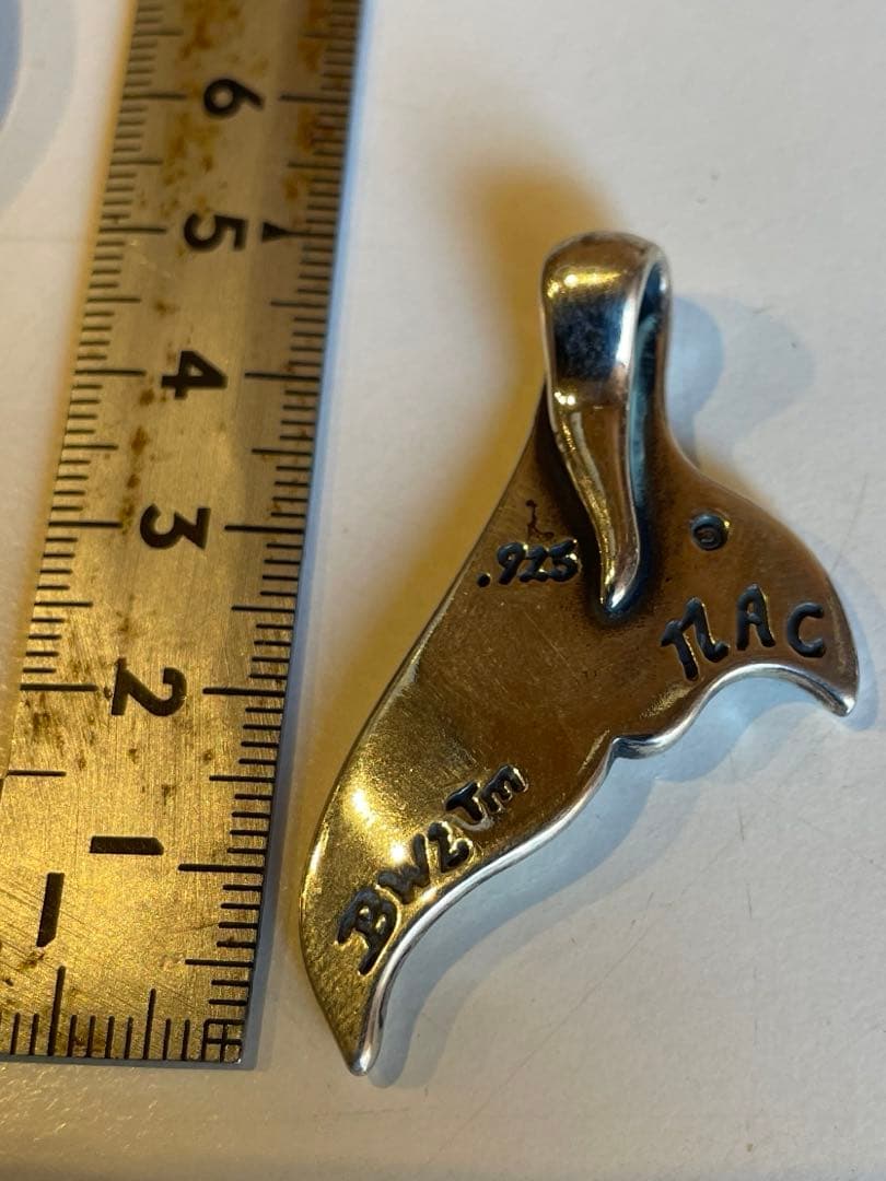 BWL(ビルウォールレザー)L WHALE TAIL PENDANT