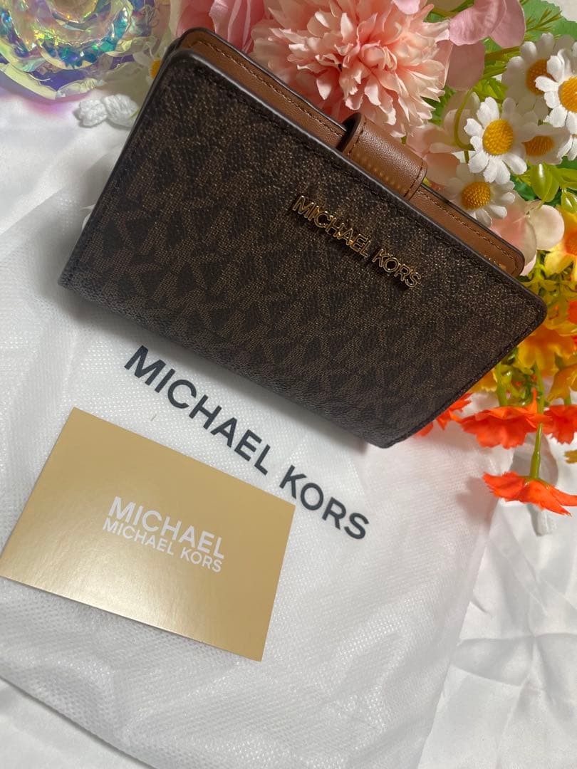 バ*。様 ❤️[新品、未使用]❤️Michael Kors 二つ折りシグネチャー