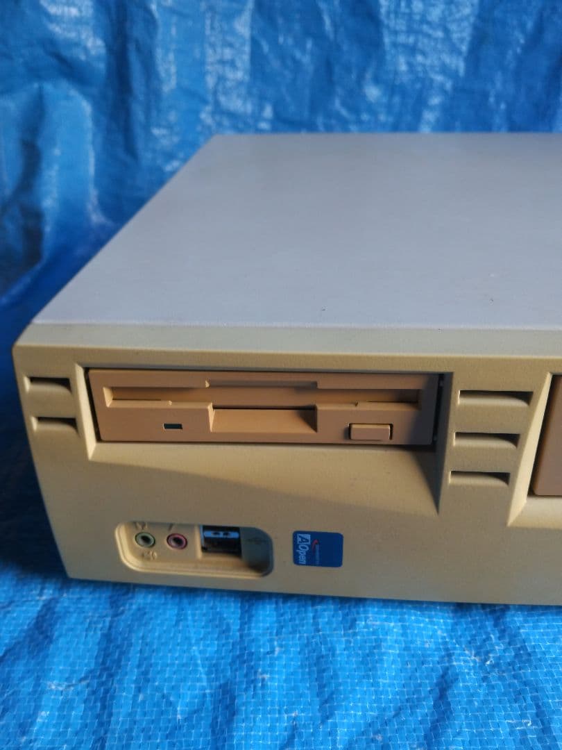Fujitsu デスクトップWindows 2000パソコン中古品の出品です。