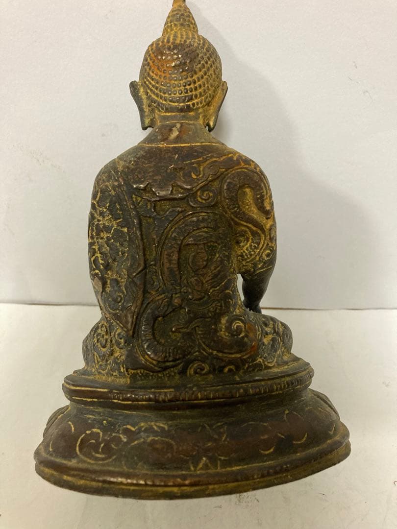 中國古董，古佛像，古銅製。