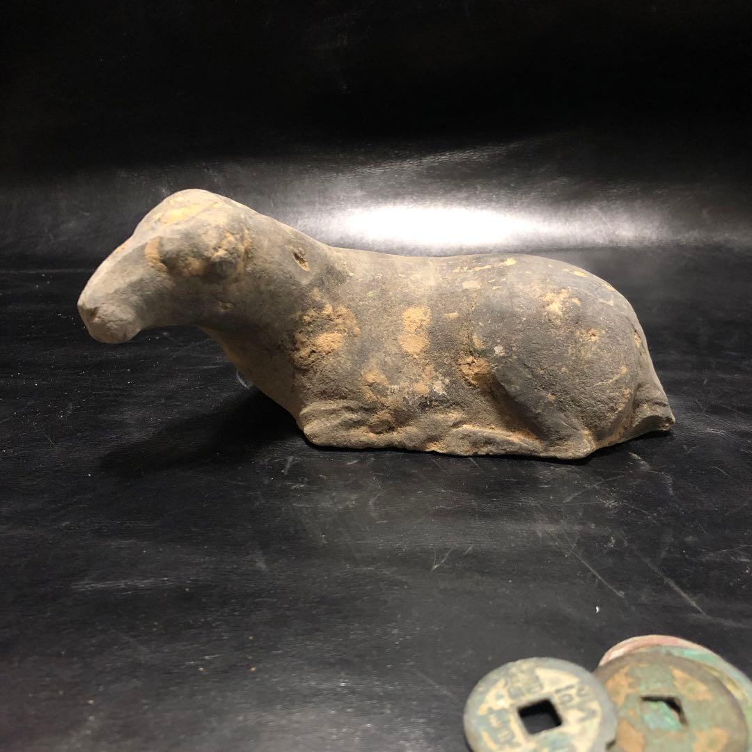 蔵から中国古銭と一緒の箱から出てきた 5体の内の1体　 水牛うし中国古美術土器