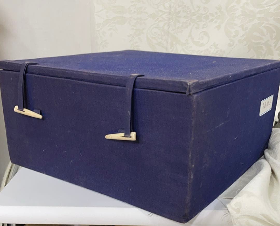 希少　中国骨董　美術品　翡翠　青島獅子　天然石　置物　年代物　台座付き　箱付き