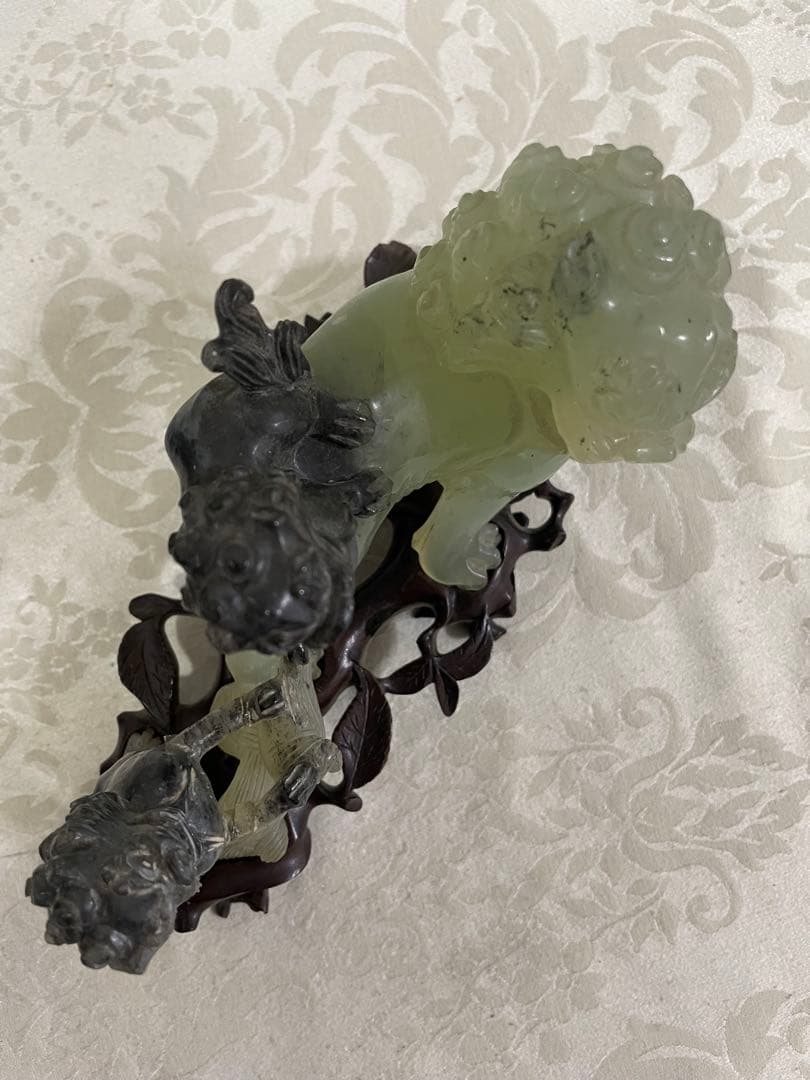 希少　中国骨董　美術品　翡翠　青島獅子　天然石　置物　年代物　台座付き　箱付き