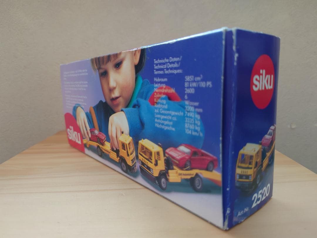 1/55 Siku(ジク)　 ADAC(ドイツ自動車連盟)車積載車＋乗用車