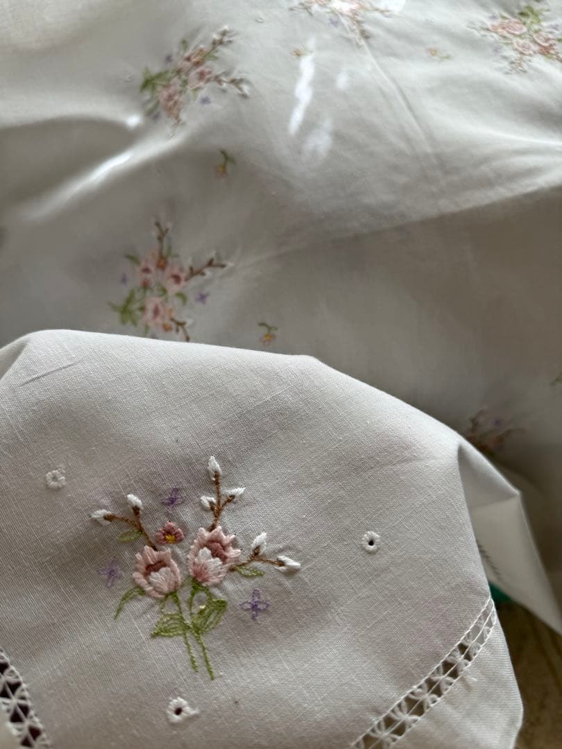 フランスアンティークஐ⋆*優しい色合いの花柄刺繍のクロス