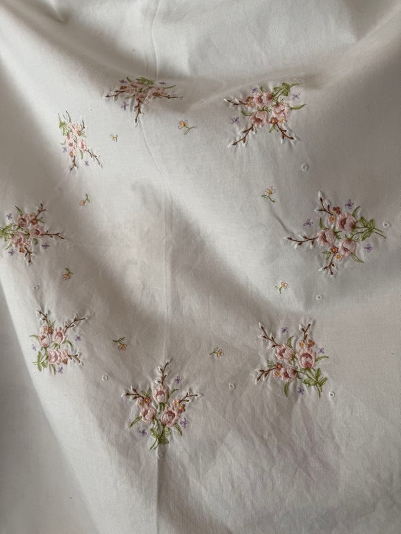 フランスアンティークஐ⋆*優しい色合いの花柄刺繍のクロス