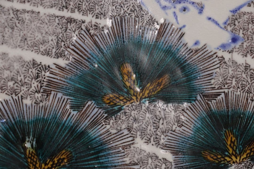 九谷焼 浅蔵五十吉「色絵松竹に遊ぶ」飾皿 共箱 共布 皿立て付き 陶芸 M832