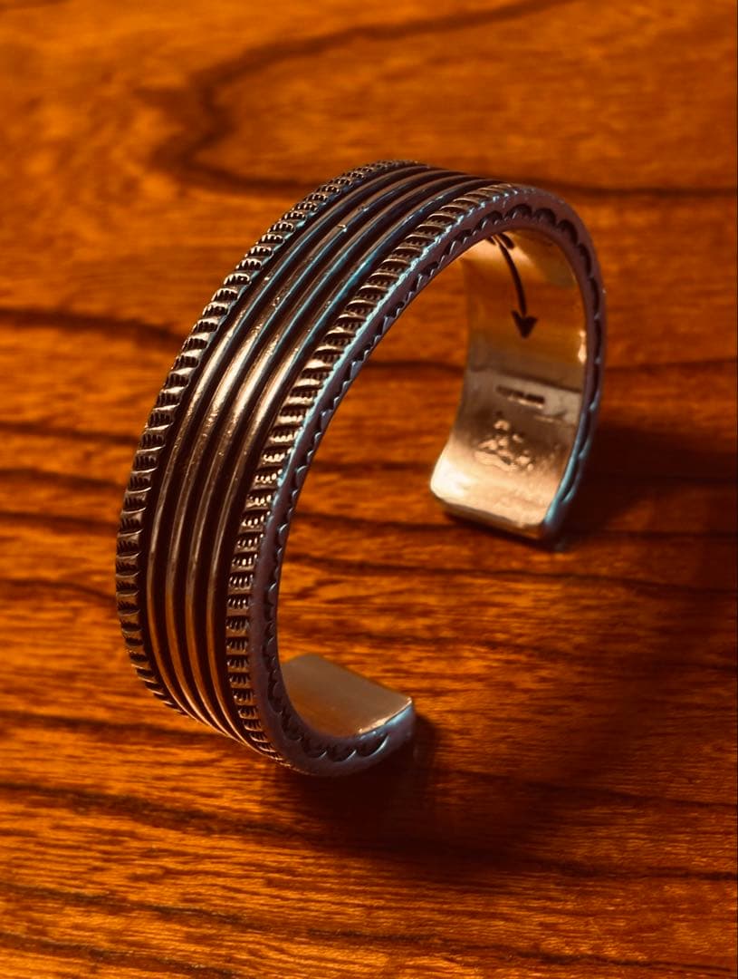 デルバートゴードン　チゼルワーク　4面スタンプ　 ヘビーゲージ　バングル