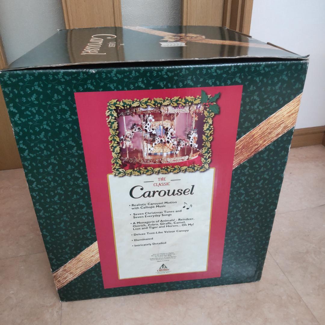 カルーセル　回転木馬　大きなメリーゴー ラウンド
