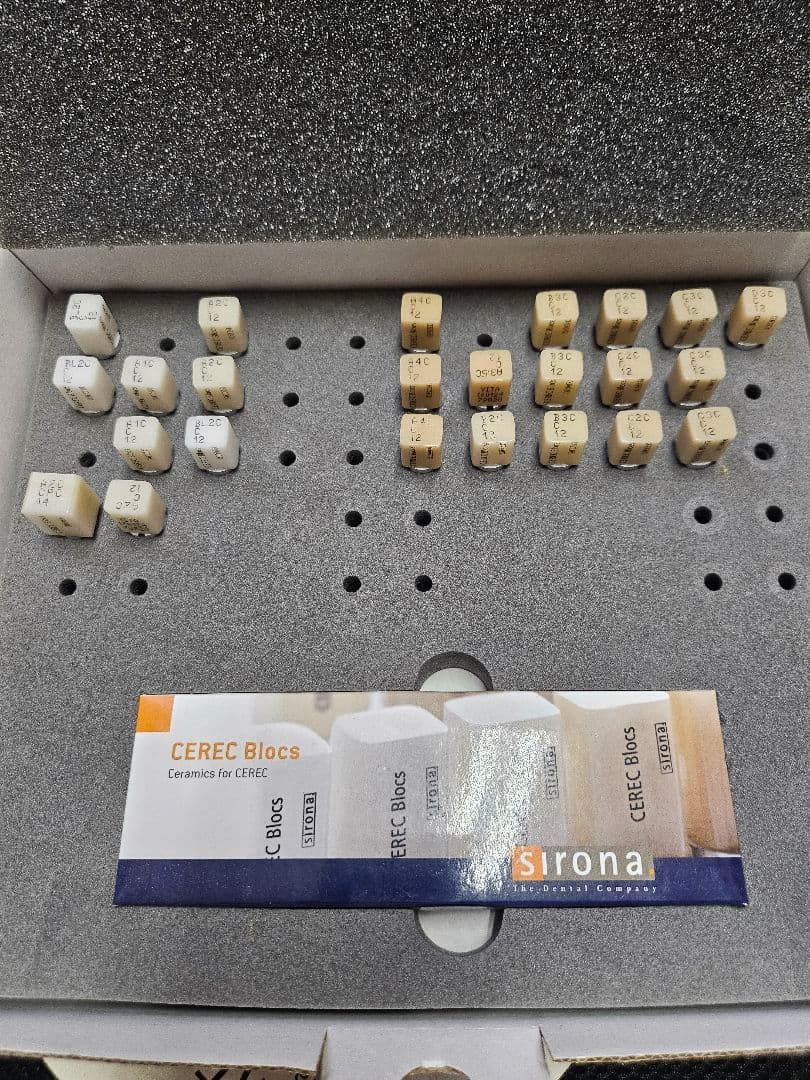 tac　CEREC 用Sirona セラミック 色番多数 欠品あり