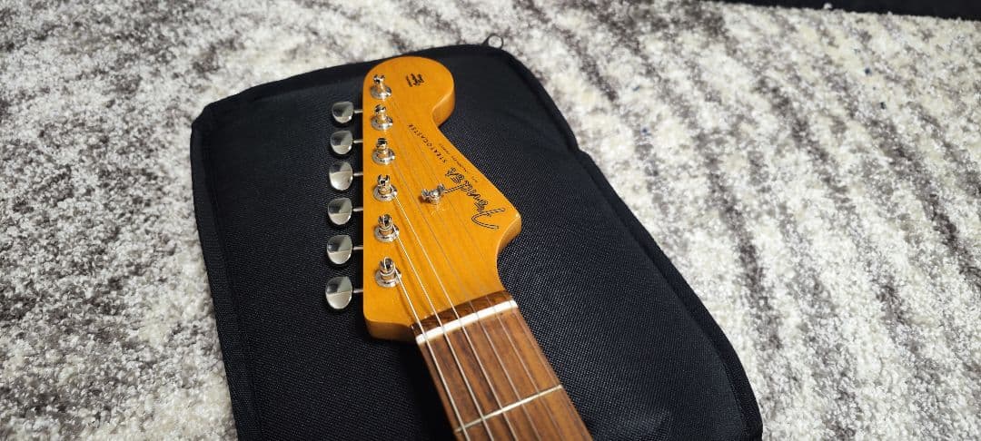 FENDER vintera Stratocaster ストラト