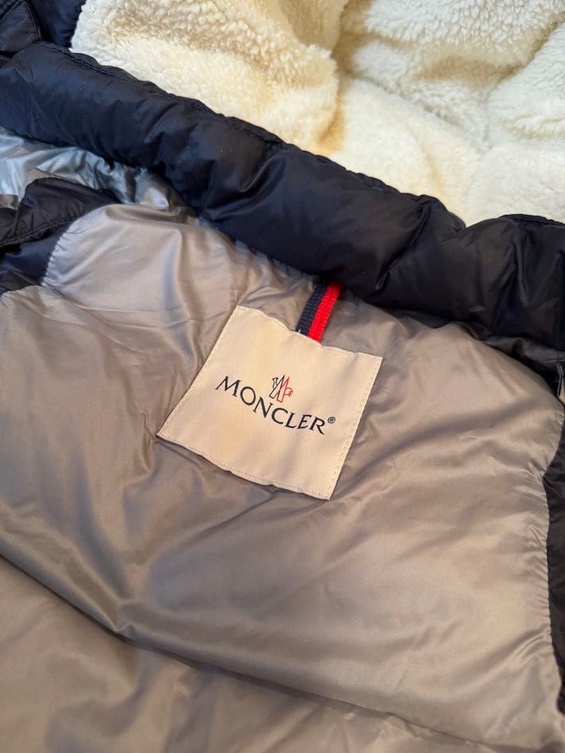 キッズ　MONCLER ダウンベストLUOROUX GILET