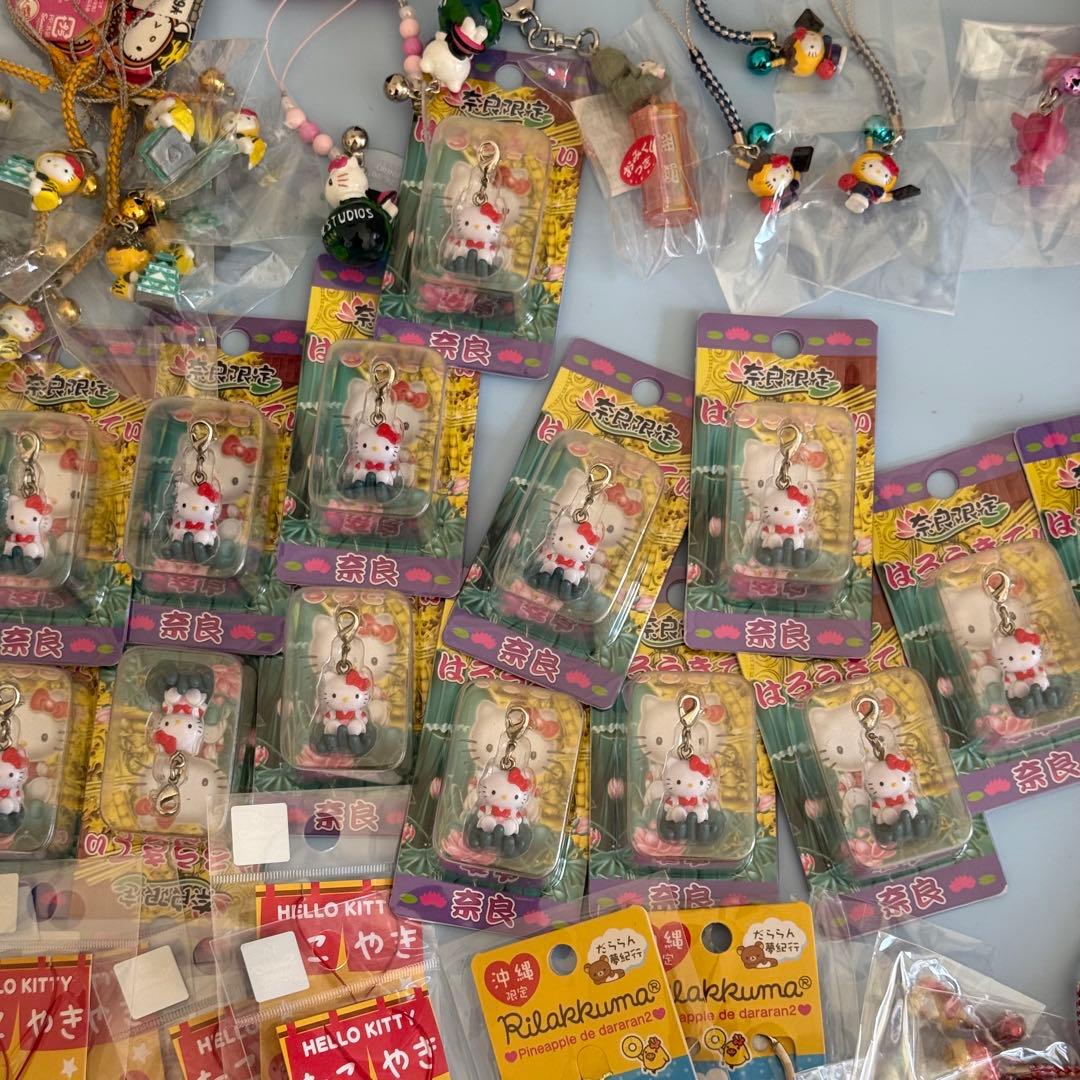 ご当地キティ、リラックマ 、スヌーピー77点まとめ売り 根付け