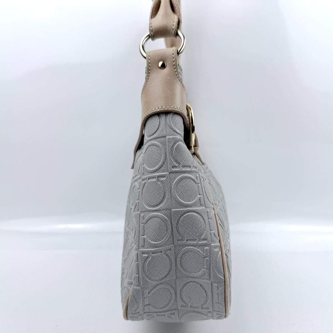 フェラガモ ワンショルダーバッグ アクセサリーポーチ ガンチーニ 肩掛け可能