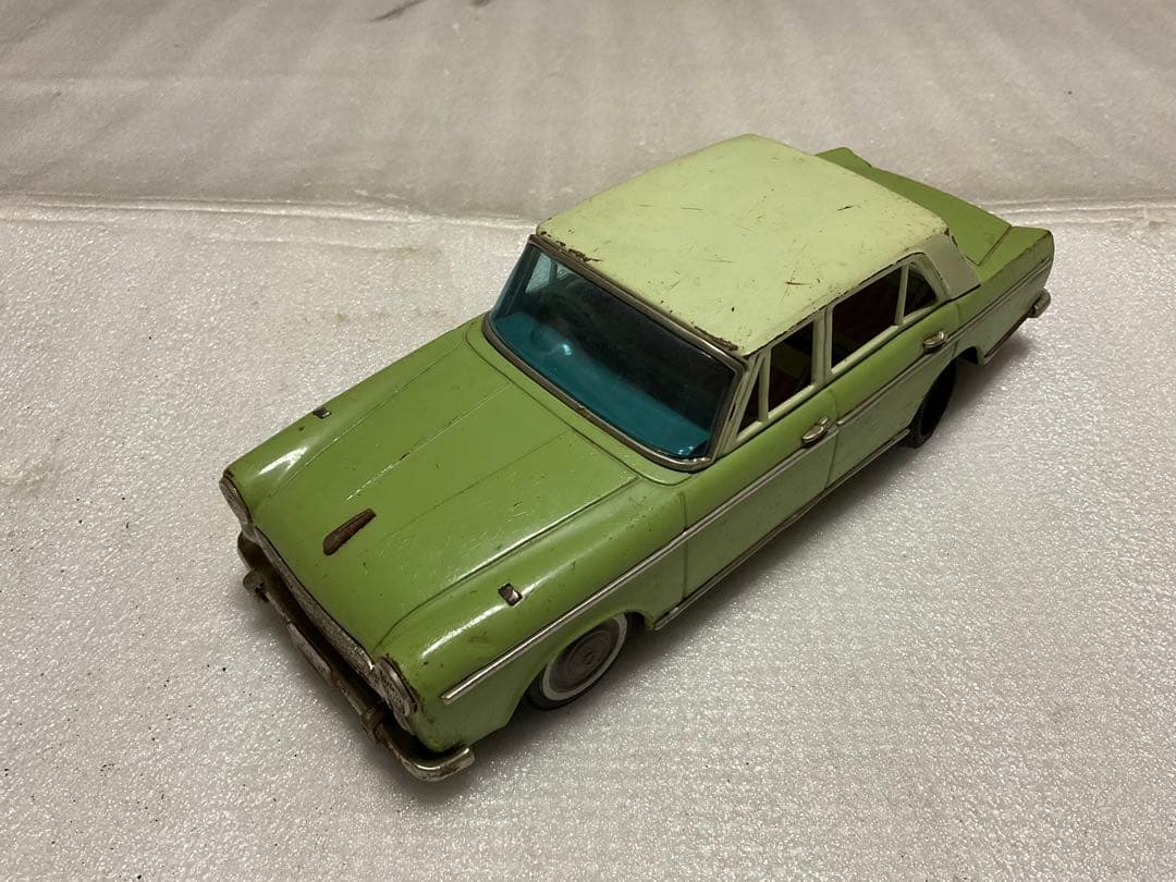 いすゞ・べレル／ブリキカー。バンダイ・ベイビー社製。【ミラー無し、僅かに錆その他