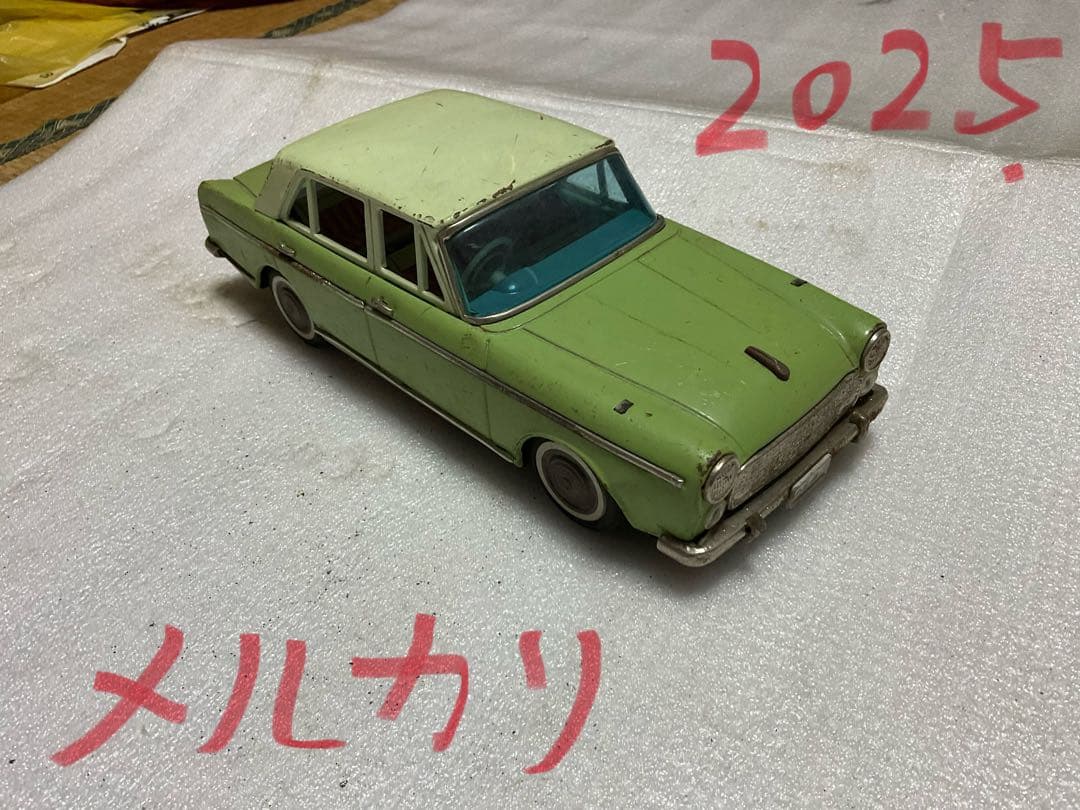 いすゞ・べレル／ブリキカー。バンダイ・ベイビー社製。【ミラー無し、僅かに錆その他
