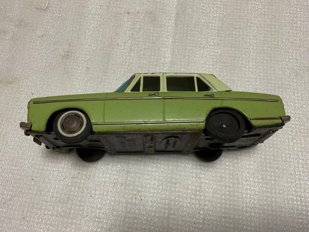 いすゞ・べレル／ブリキカー。バンダイ・ベイビー社製。【ミラー無し、僅かに錆その他