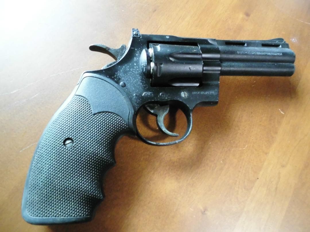 東京マルイ コルトパイソン4インチ　プラスチック製