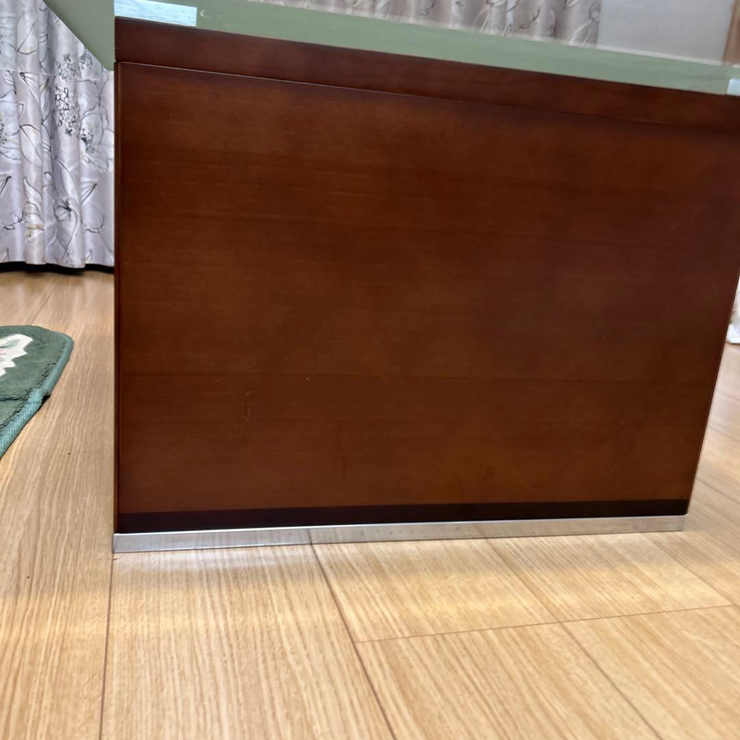 モダンデザイン　高級とおしゃれなローテーブル　ガラス天板 木製センターテーブル