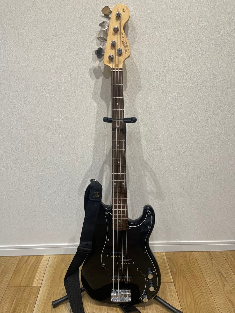 Squier プレシジョンベース　　ブラック　ケース付き