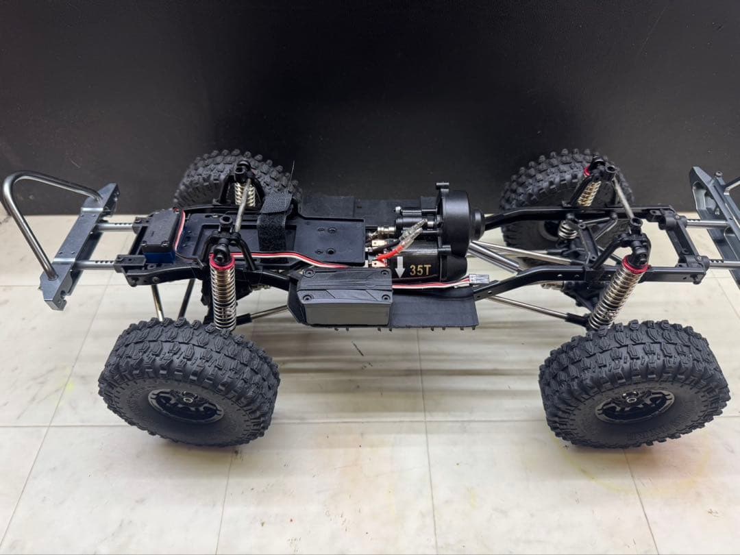 ※1日限定値下げ※axial scx10 IIクローンシャーシ　ボディセット
