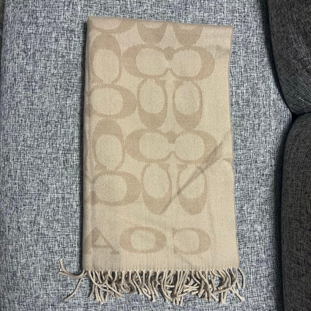 COACH コーチ　ロゴ入りマフラー大判　シグネチャーショール　(ベージュ系)