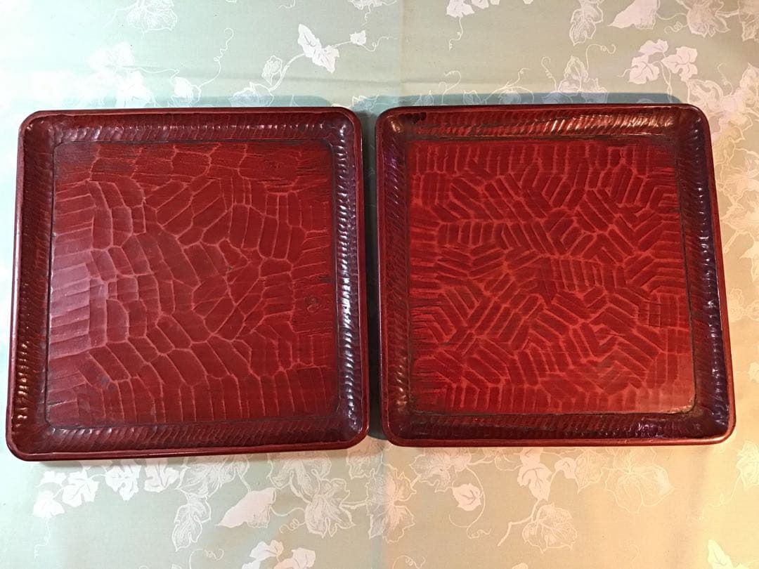 お盆　木製トレー　彫刻模様入り　4枚セット　アンティーク　昭和レトロ　民芸　80