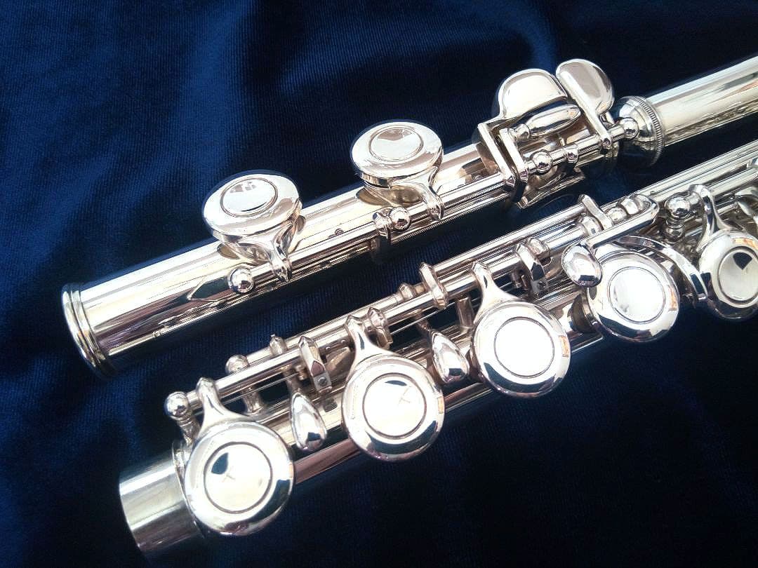 ♦最終価格♦ほぼ未使用♦後期モデル♦リップ銀♦ヤマハフルートYFL211PS