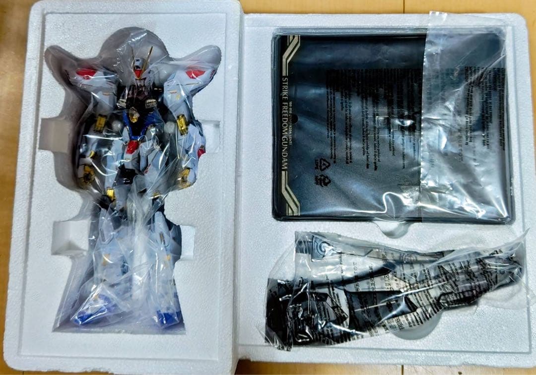 メタルビルドストライクフリーダムSOULBLUE・ デスティニーSOULRED