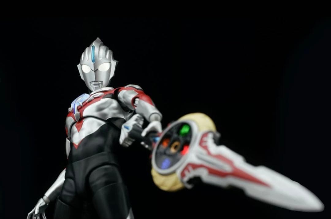 新品未開封 海外限定合金製品S.H.Figuarts 光軌跡 ウルトラマンオーブ