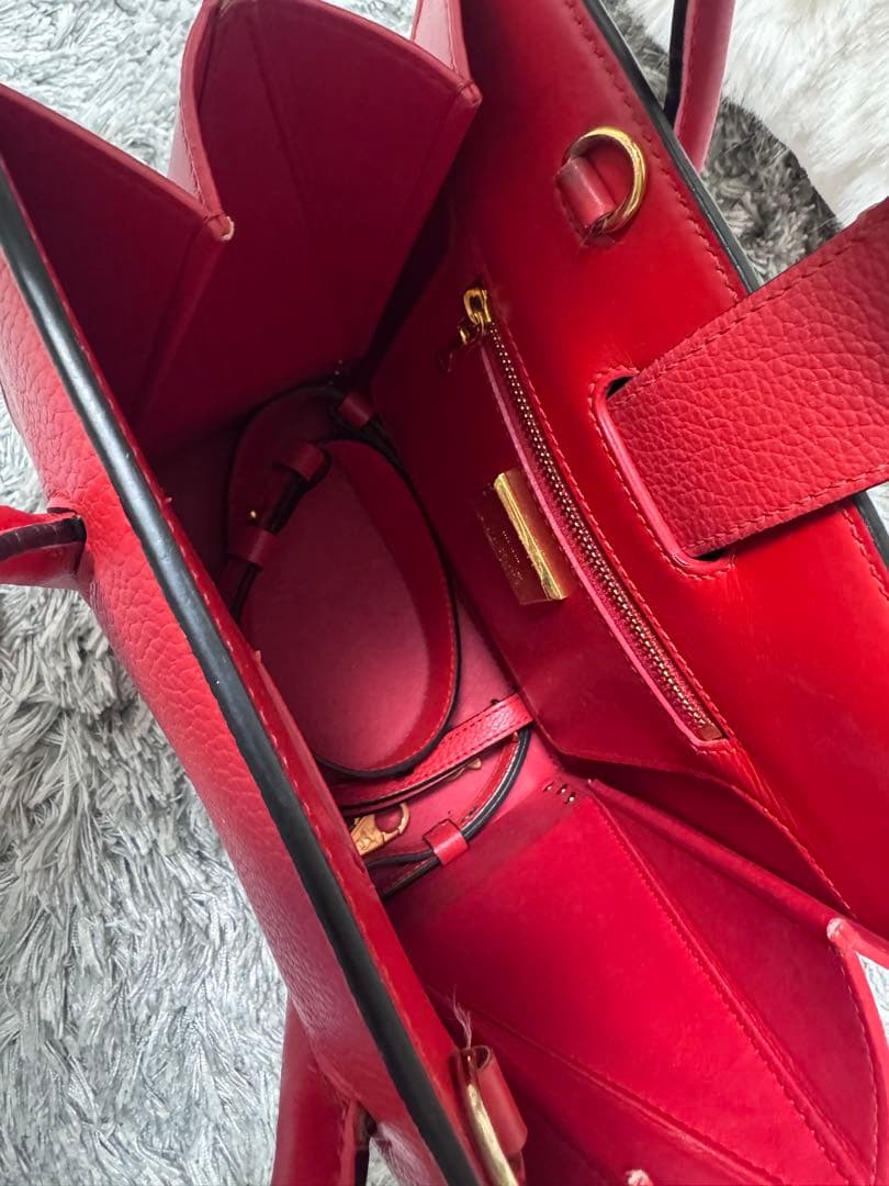 クリスチャンルブタン スタッズ付き赤レザーハンドバッグ